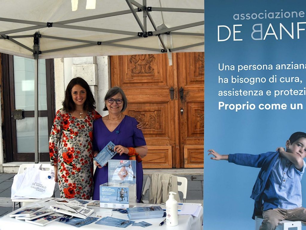 In piazza a Trieste per gli anziani fragili. Foto di Francesco Bruni